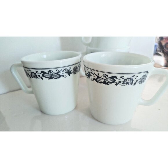 4 Vintage Pyrex Milk Glass “Old Town Blue Onion” 8 oz. Mugs - Picture 6 of 11